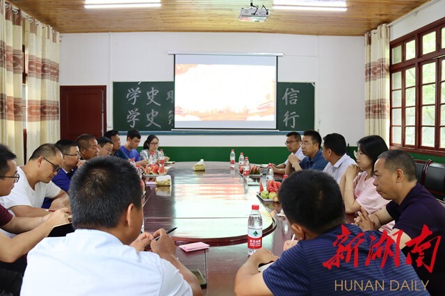 省农科院副院长余应弘团队到怀化职院指导科研工作